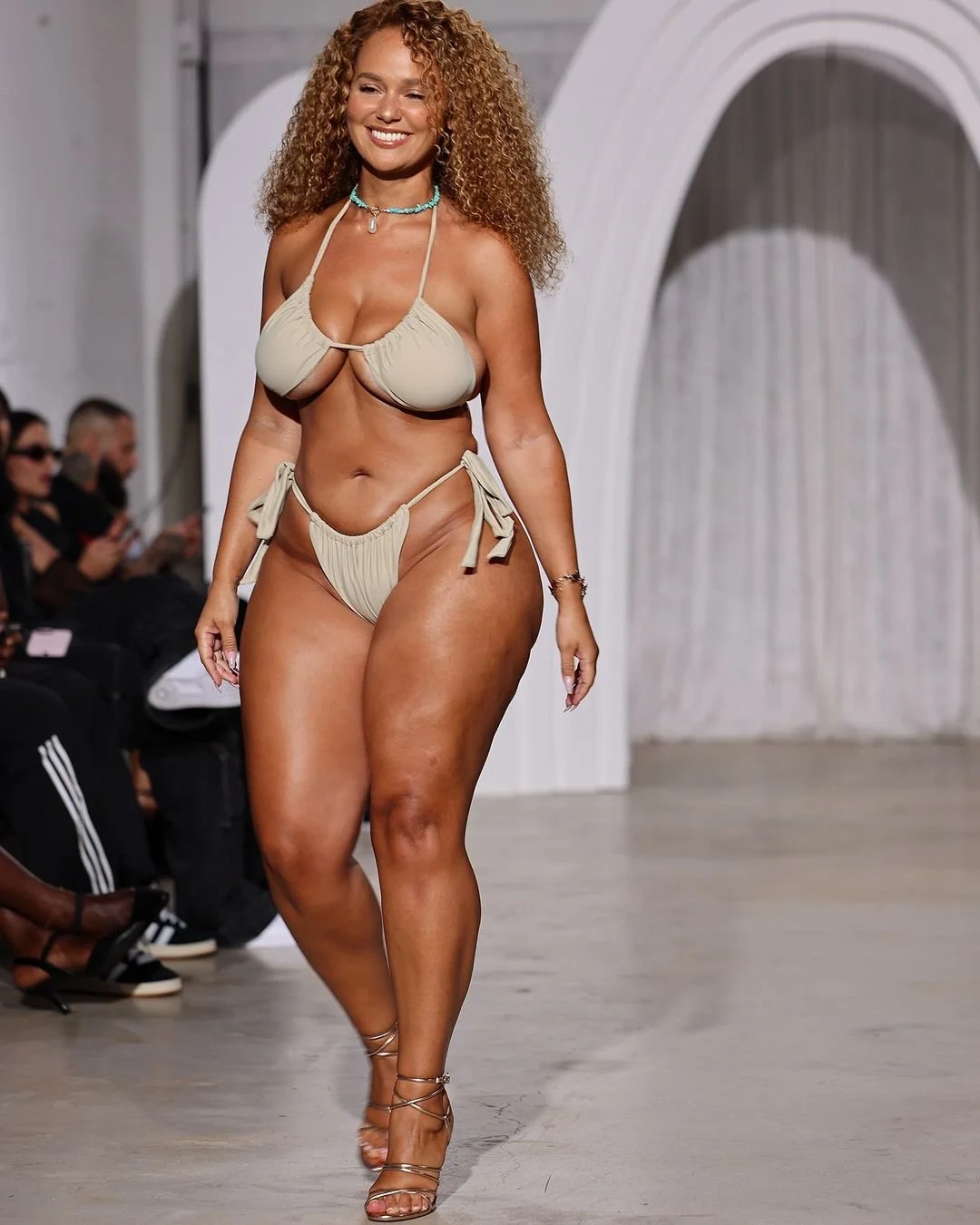 Thick ebony redbone Pamela Alexandra image 21