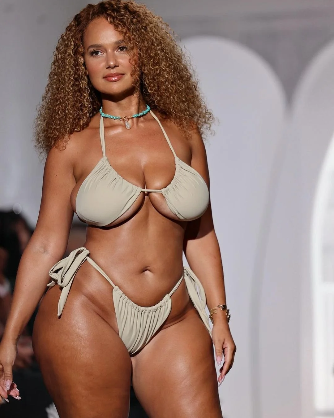 Thick ebony redbone Pamela Alexandra image 5