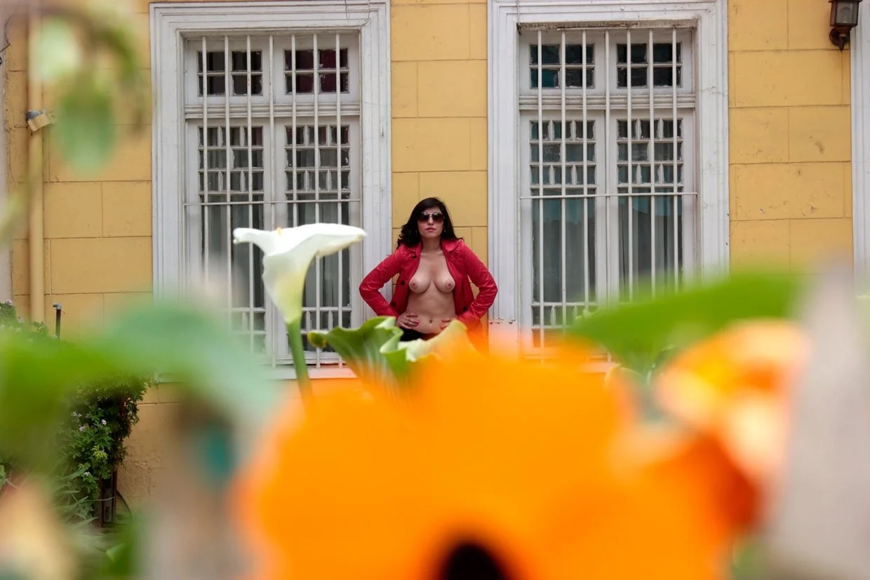 Sus tetas son perfectas image 3