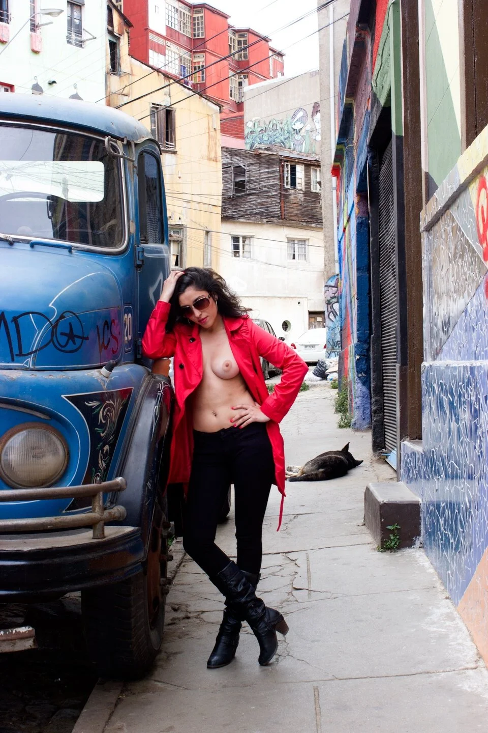 Sus tetas son perfectas image 6