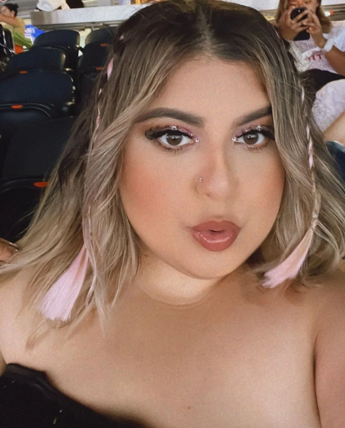 Chicago Latina hoe anyone? image 2