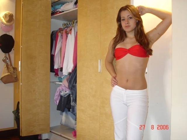 Hoje essa ninfeta deve estar uma bela MILF image 25