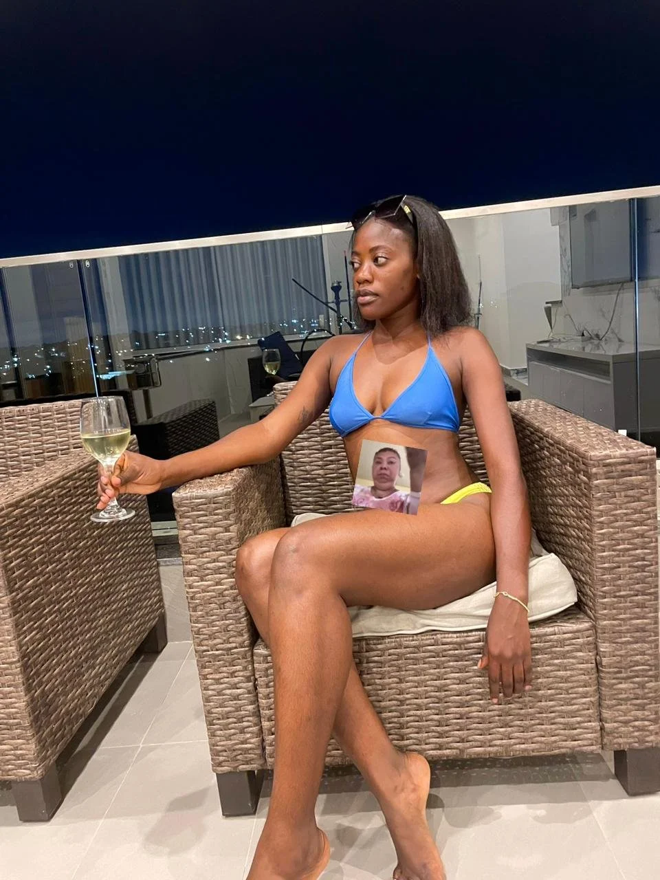Festa da Cynthia entre mulheres, gostosas de biquíni 🇦🇴🤤😋🤩 image 2