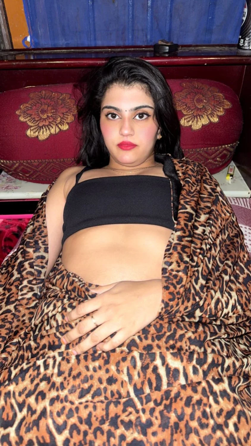 Desi hot sexy 30 years old wife's clear pussy leak photos and videos. image 31