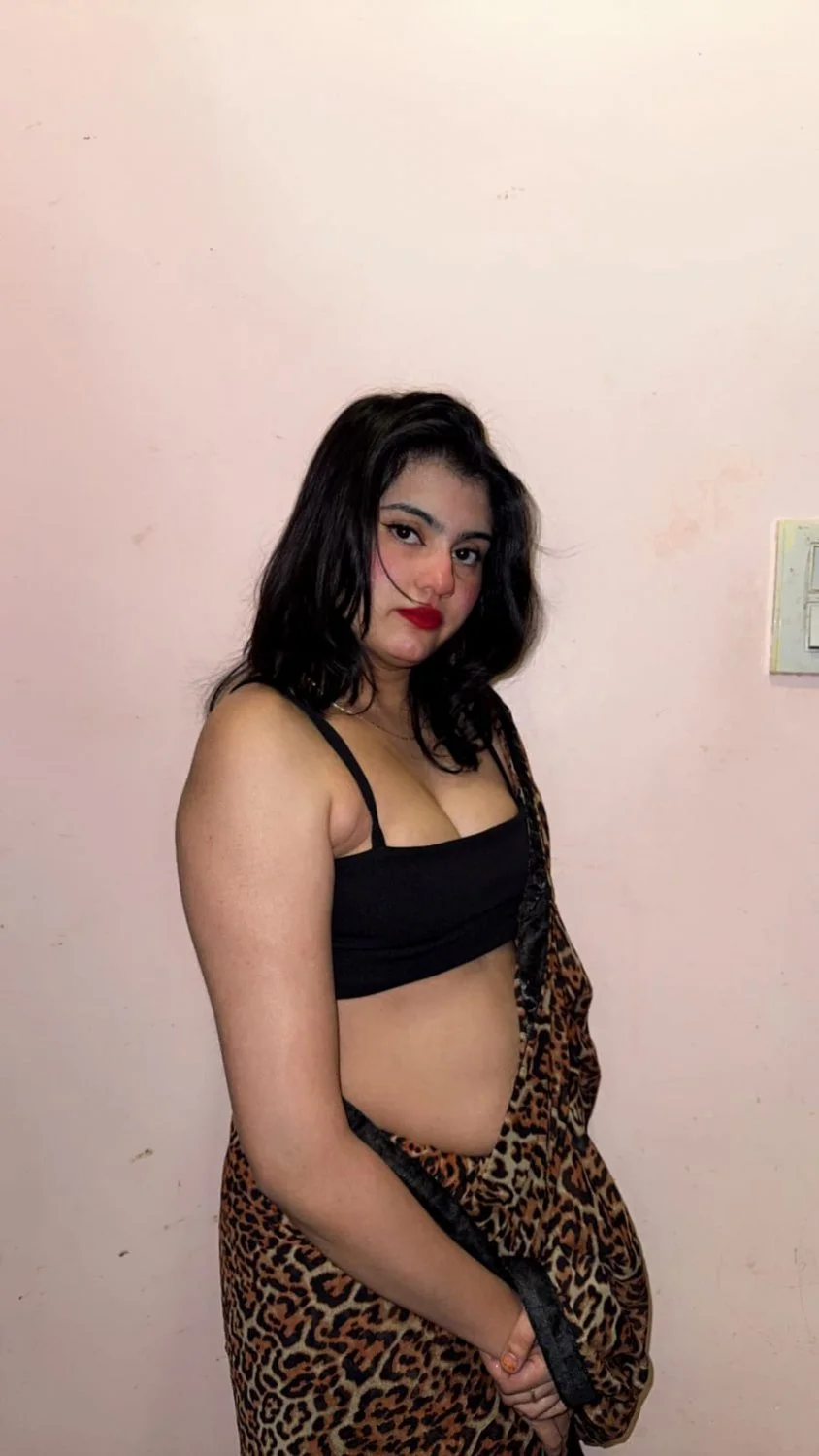 Desi hot sexy 30 years old wife's clear pussy leak photos and videos. image 44
