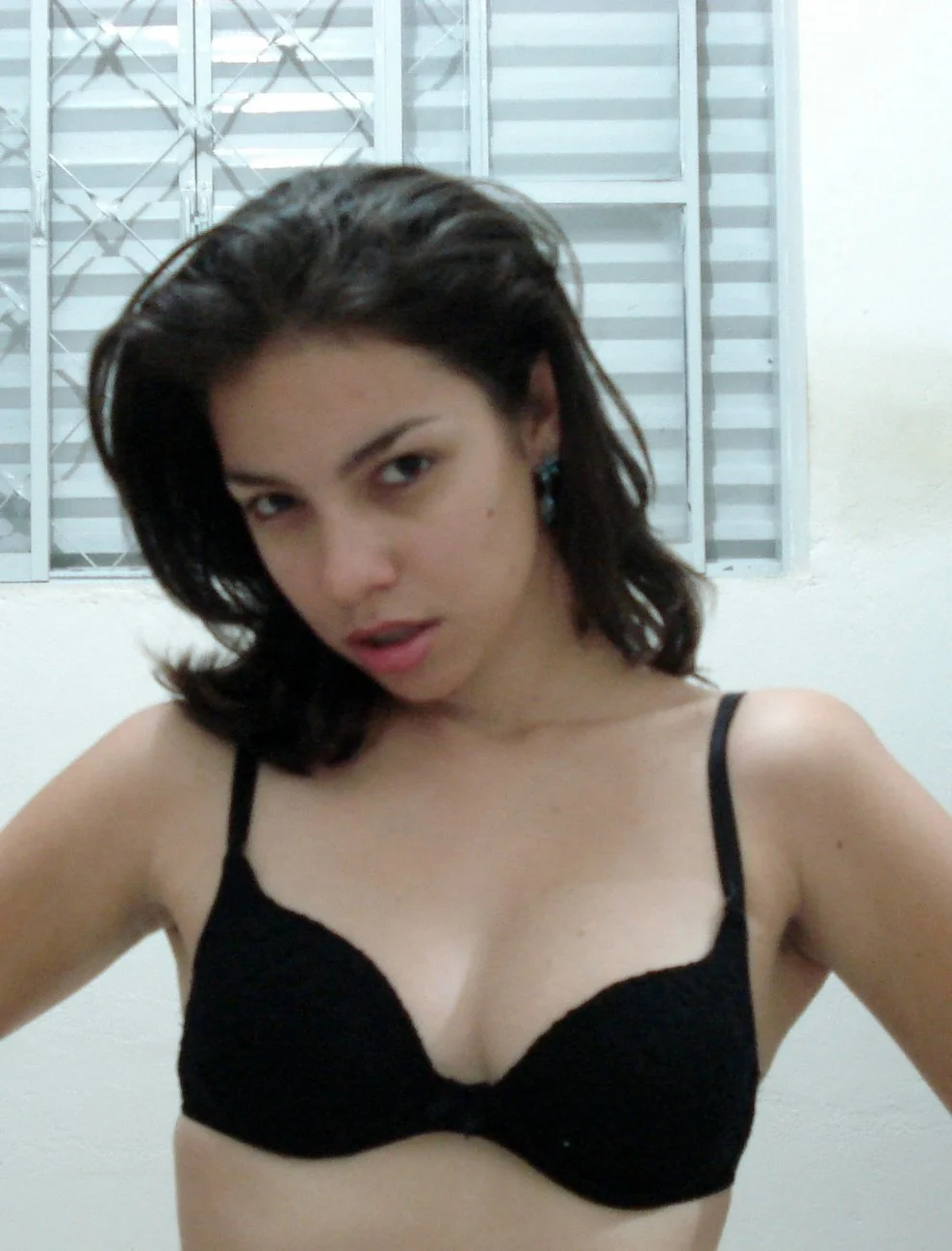 Putinha safada sensualizando e mamando gostoso image 2