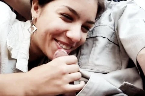 Putinha safada sensualizando e mamando gostoso image 4