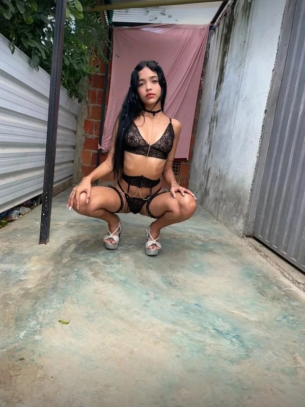 Pendeja Argentina Morocha de 19 años con rico coño con crema delicioso flakita image 12