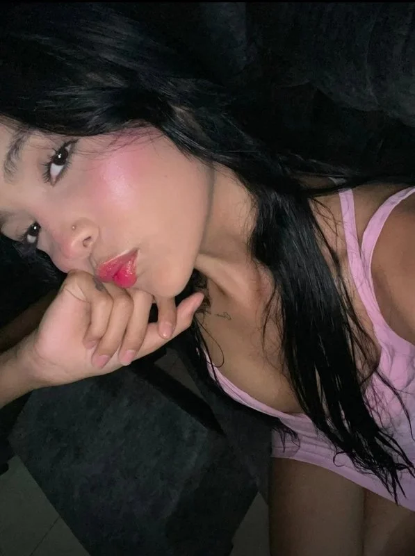 Pendeja Argentina Morocha de 19 años con rico coño con crema delicioso flakita image 5