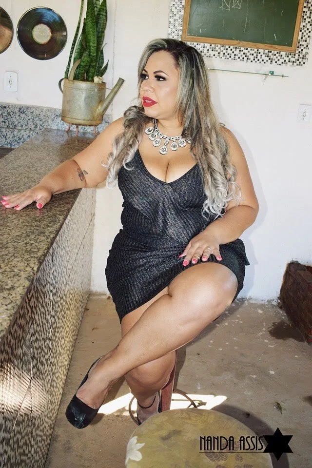 bua modelo plus gostosa 😋😋 image 10