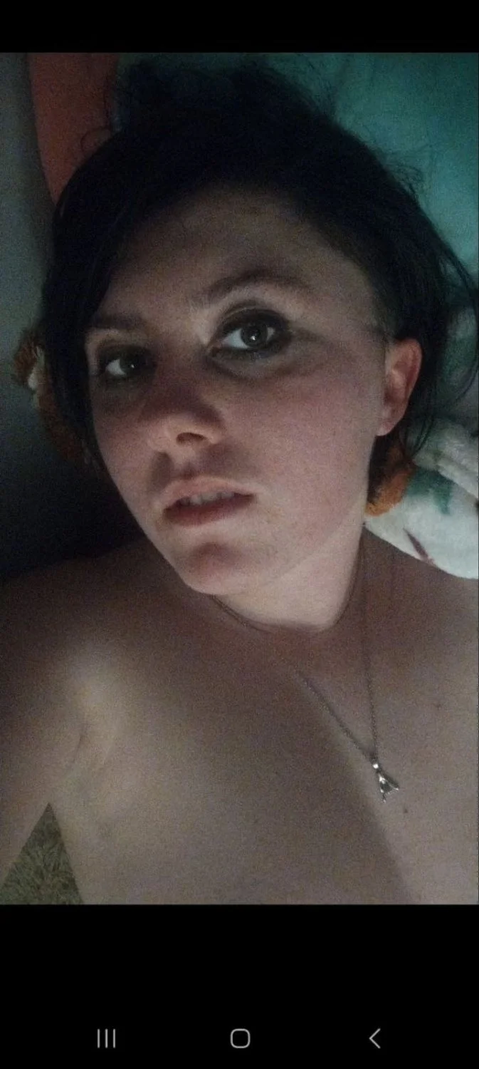 Gf sent to be exposed Kik ExposeHerSilly to expose your sluts main image