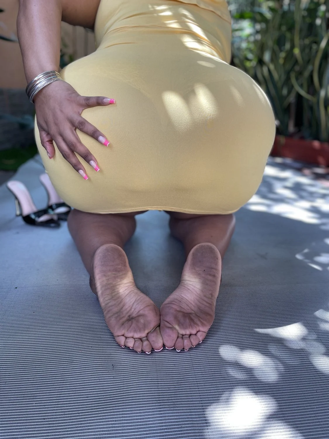 Mature thick soles and toes image 16