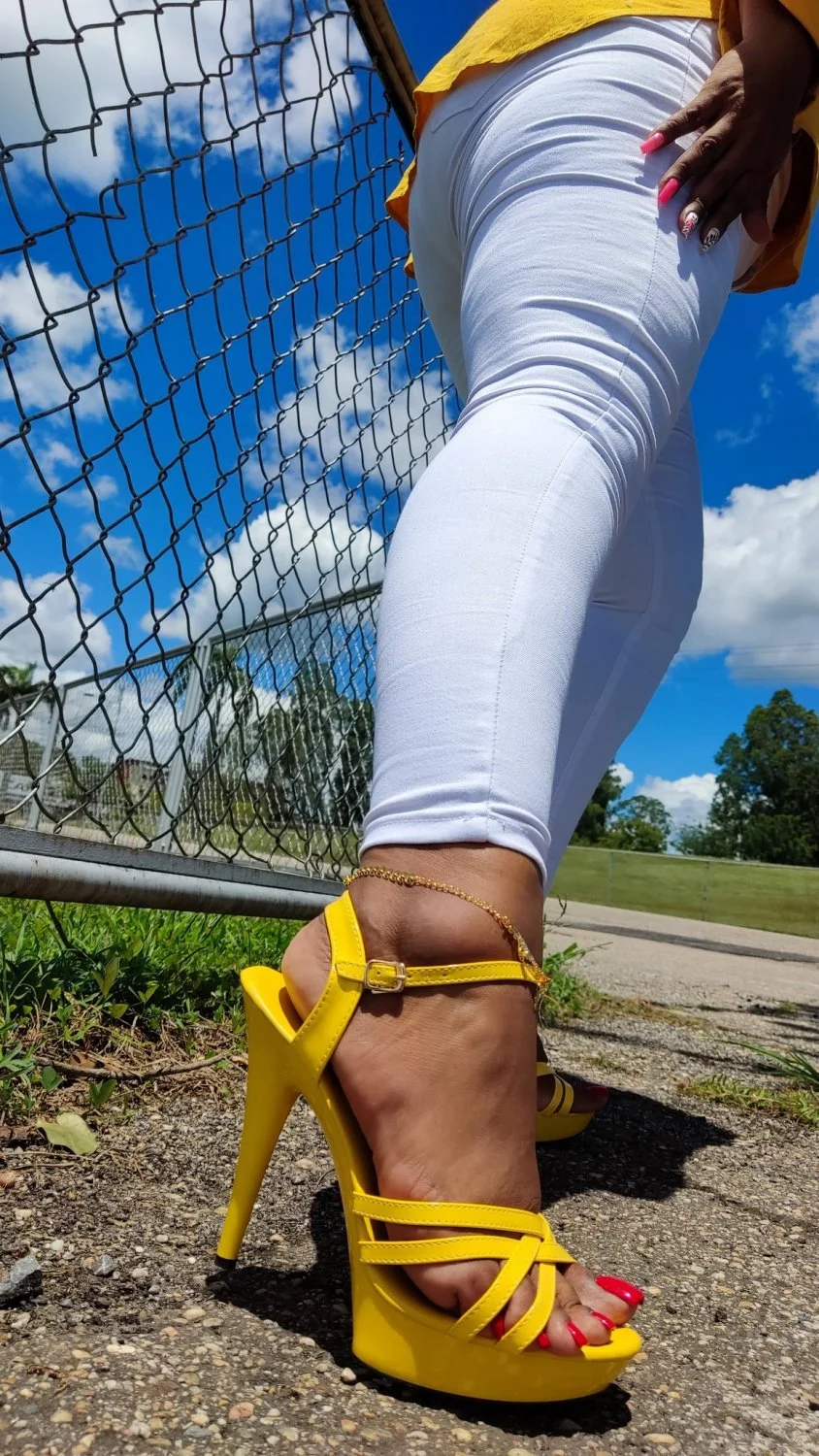 Mature thick soles and toes image 19