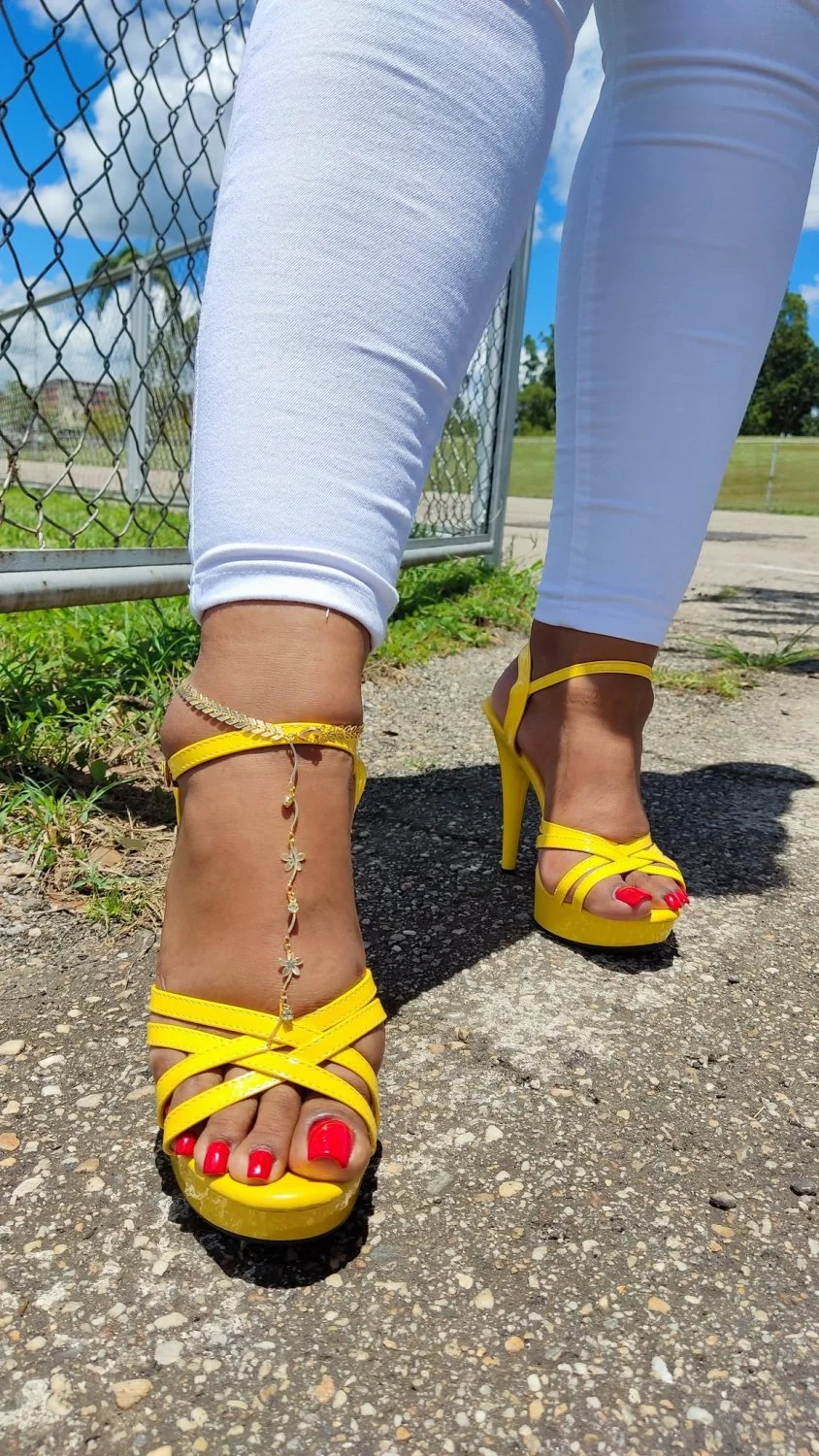 Mature thick soles and toes image 21