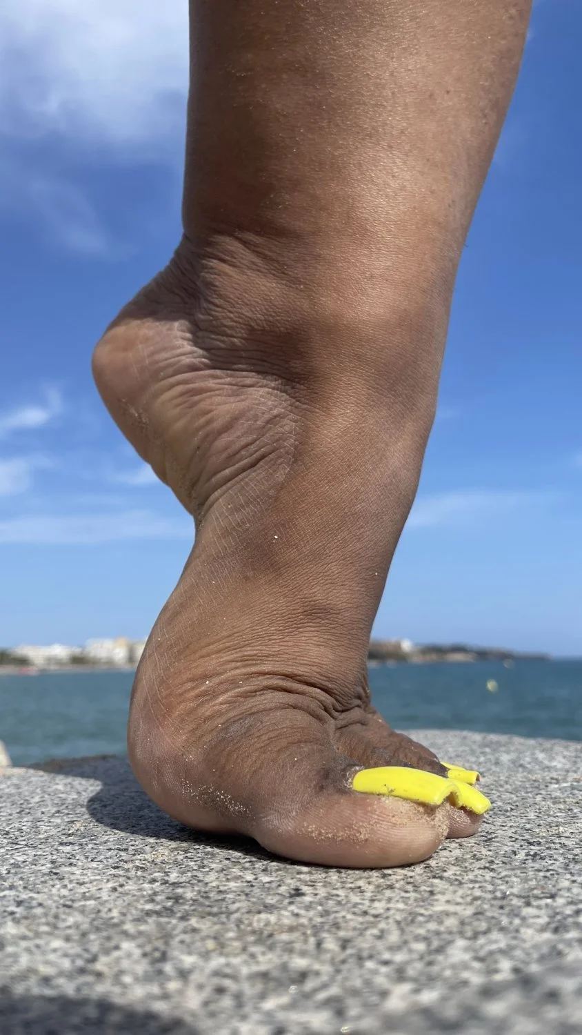 Mature thick soles and toes image 28