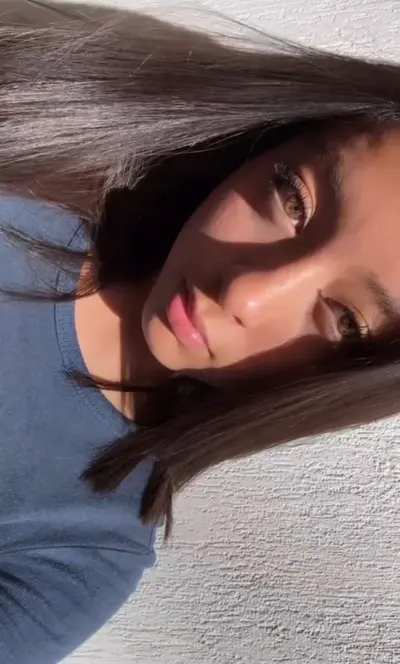 Ayuden a su admi a encontrar esta modelo. Seguro hace tremendas mamadas cover image