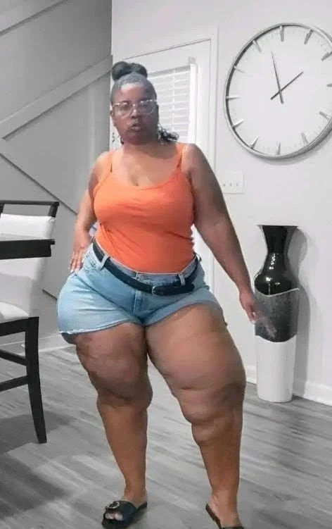 Thick mature bbw😍🤩😍🤩 image 6