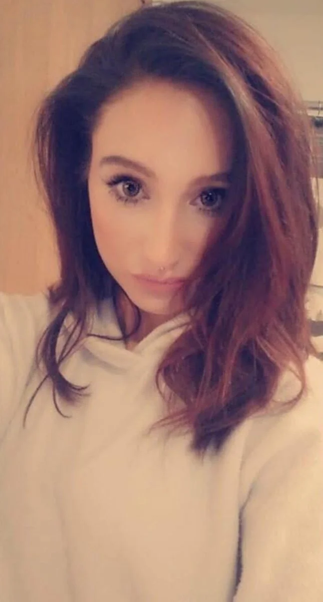 Attention loving wife Devan image 8