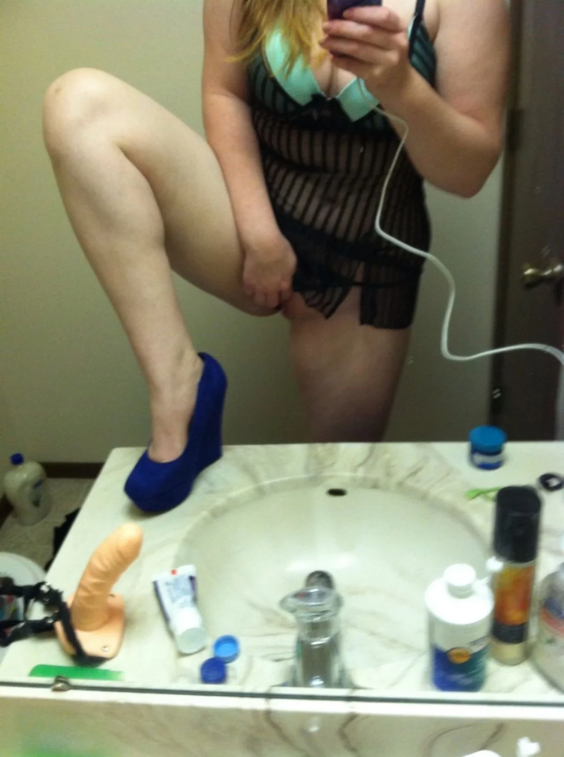 Cuck gets off to me stroking, if u want urs exposed / to share in private Kik me @EricCarter84 image 5
