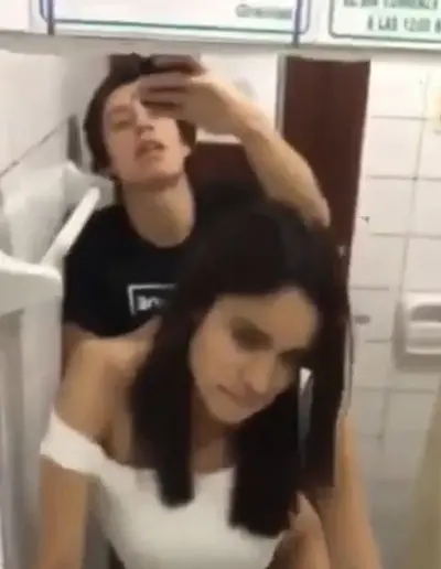 Vazou casal novinho metendo no banheiro da festa! Videos Novos , amador ,caiu na net , novinha vazou cover image