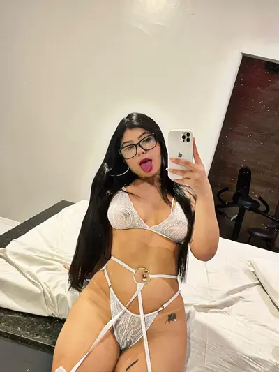 Novinha sentou bem gostoso na pica cover image