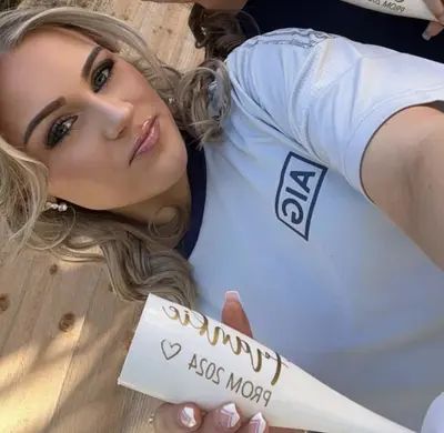 Blonde W Pretty Pussy cover image