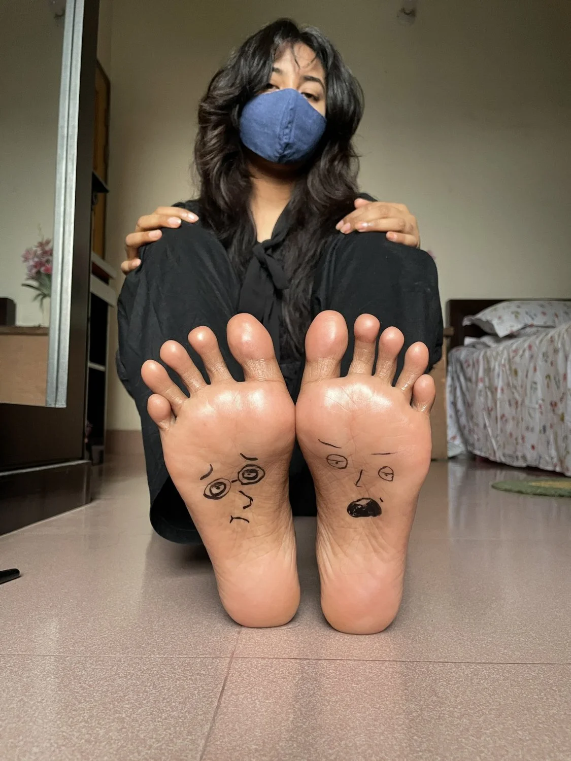 Asiática lindinha exibe suas solinhas e pezinhos. 🤤😋👅 image 23