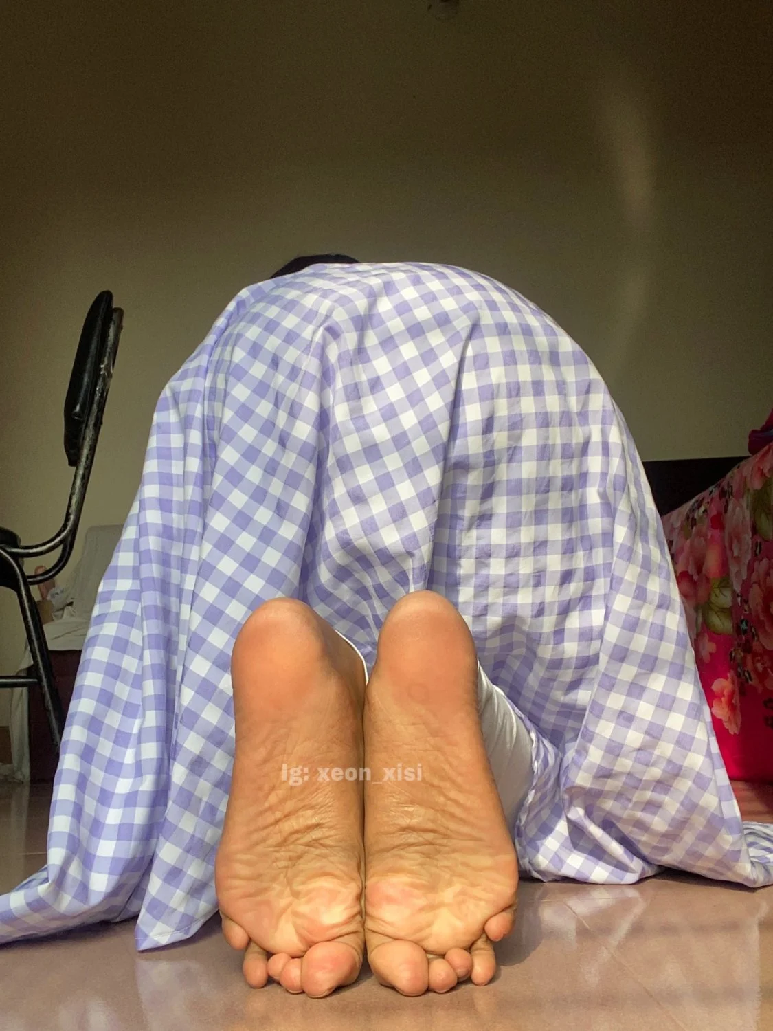 Asiática lindinha exibe suas solinhas e pezinhos. 🤤😋👅 image 42