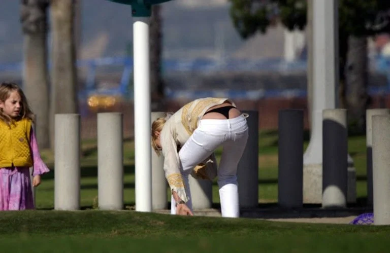 Upskirt 2 image 2