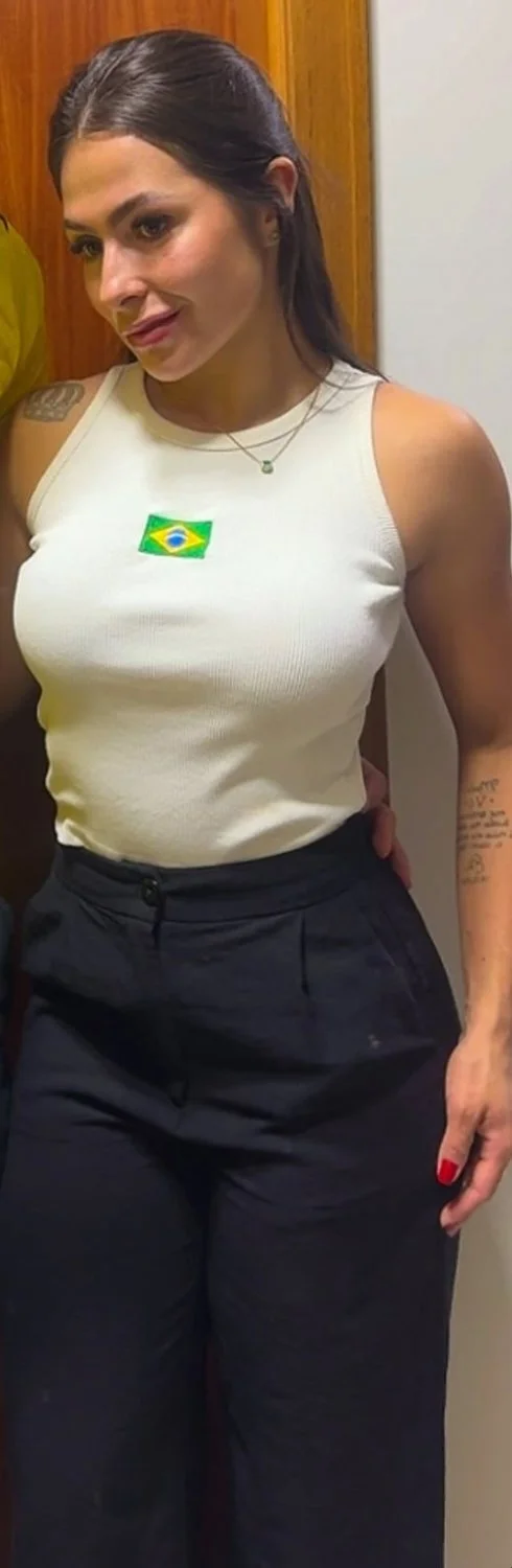 Pamela , putinha casada vazada dormindo pelada ! image 8
