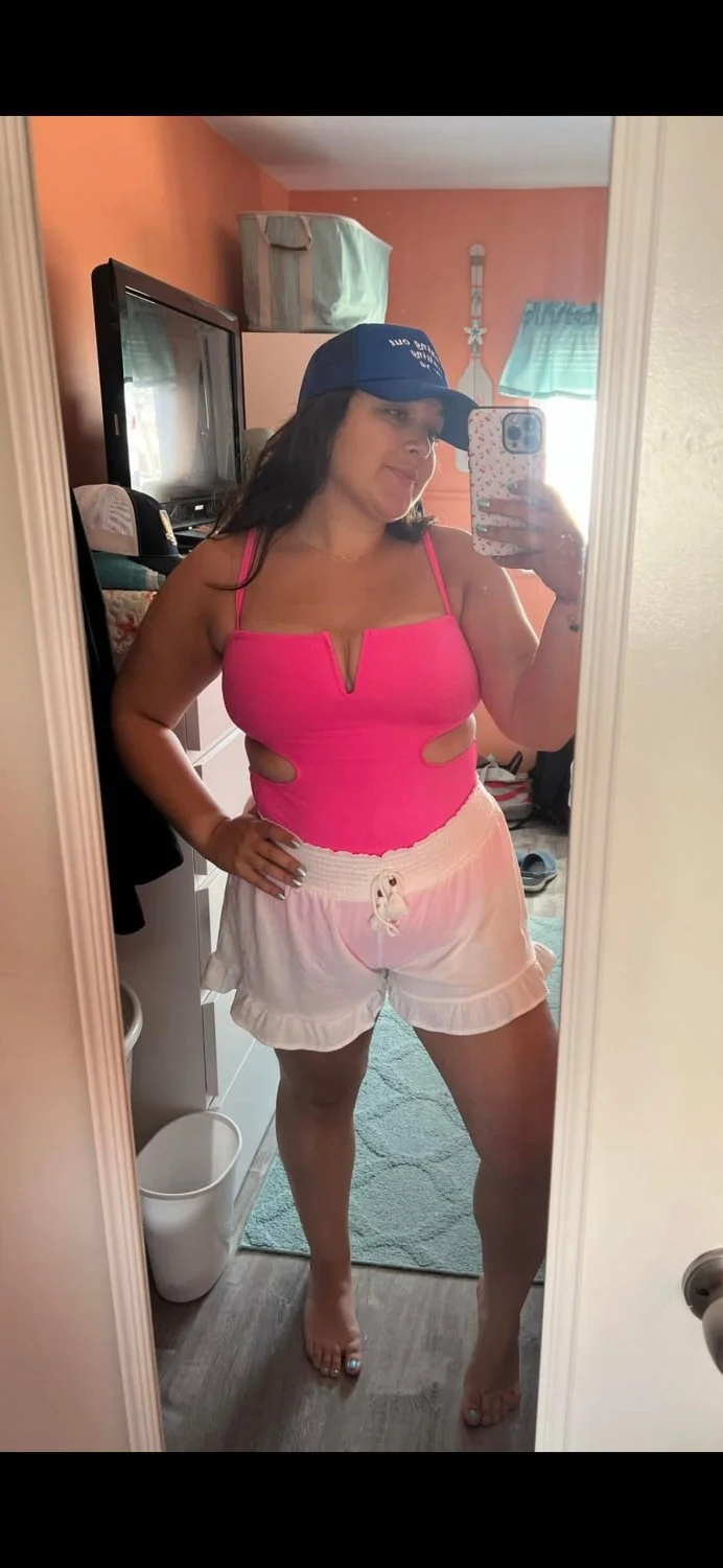 Curvy sexy Philly chick image 10