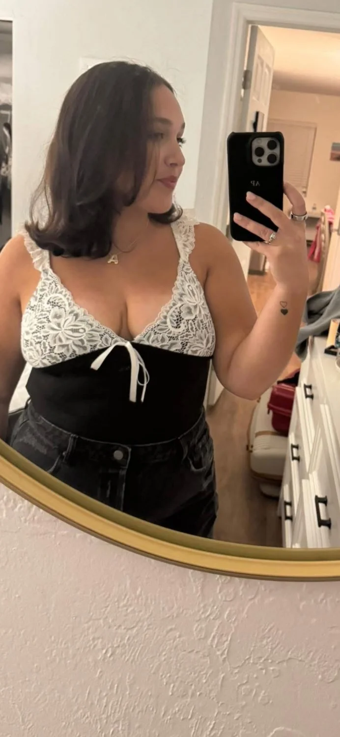 Curvy sexy Philly chick image 11