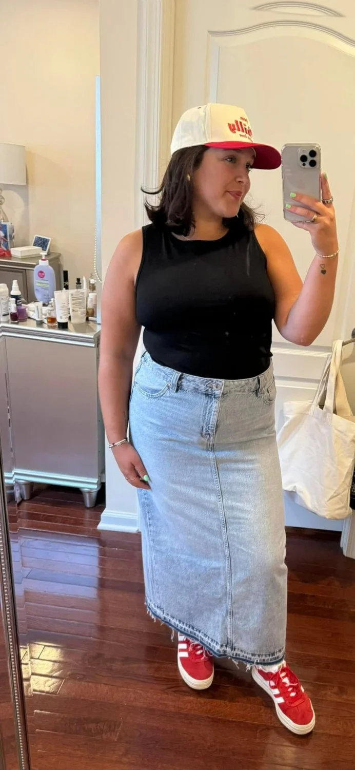 Curvy sexy Philly chick image 14