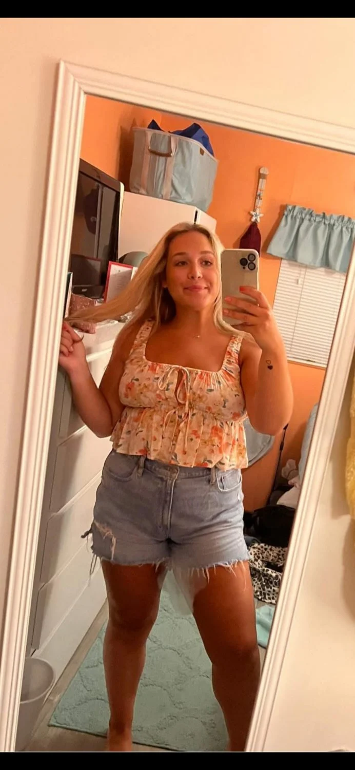 Curvy sexy Philly chick image 26