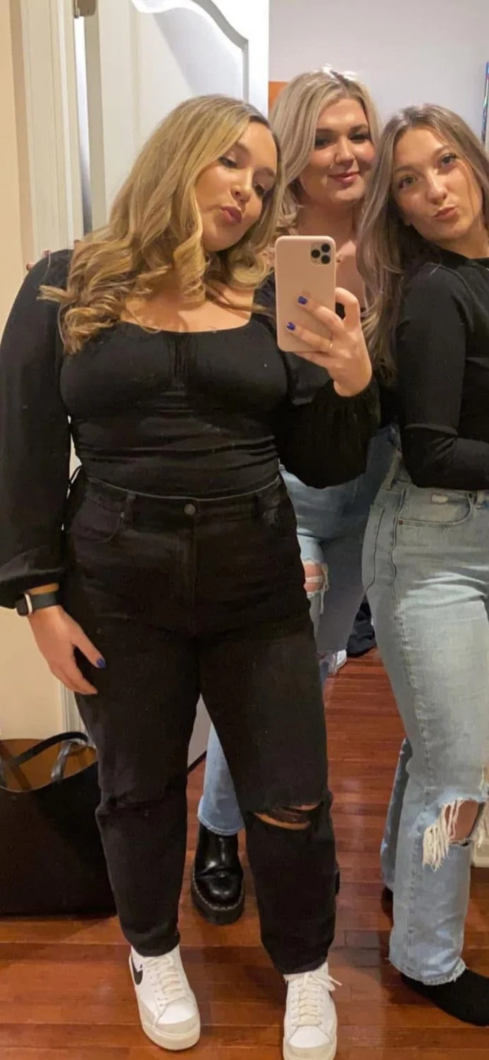 Curvy sexy Philly chick image 29