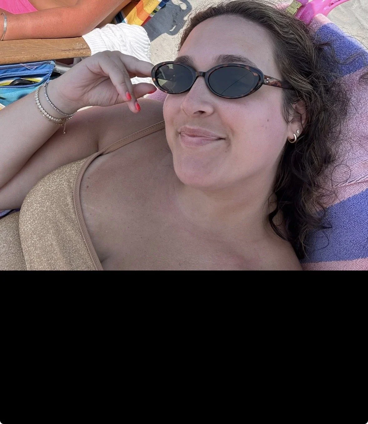 Curvy sexy Philly chick image 3