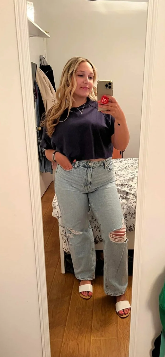Curvy sexy Philly chick image 31