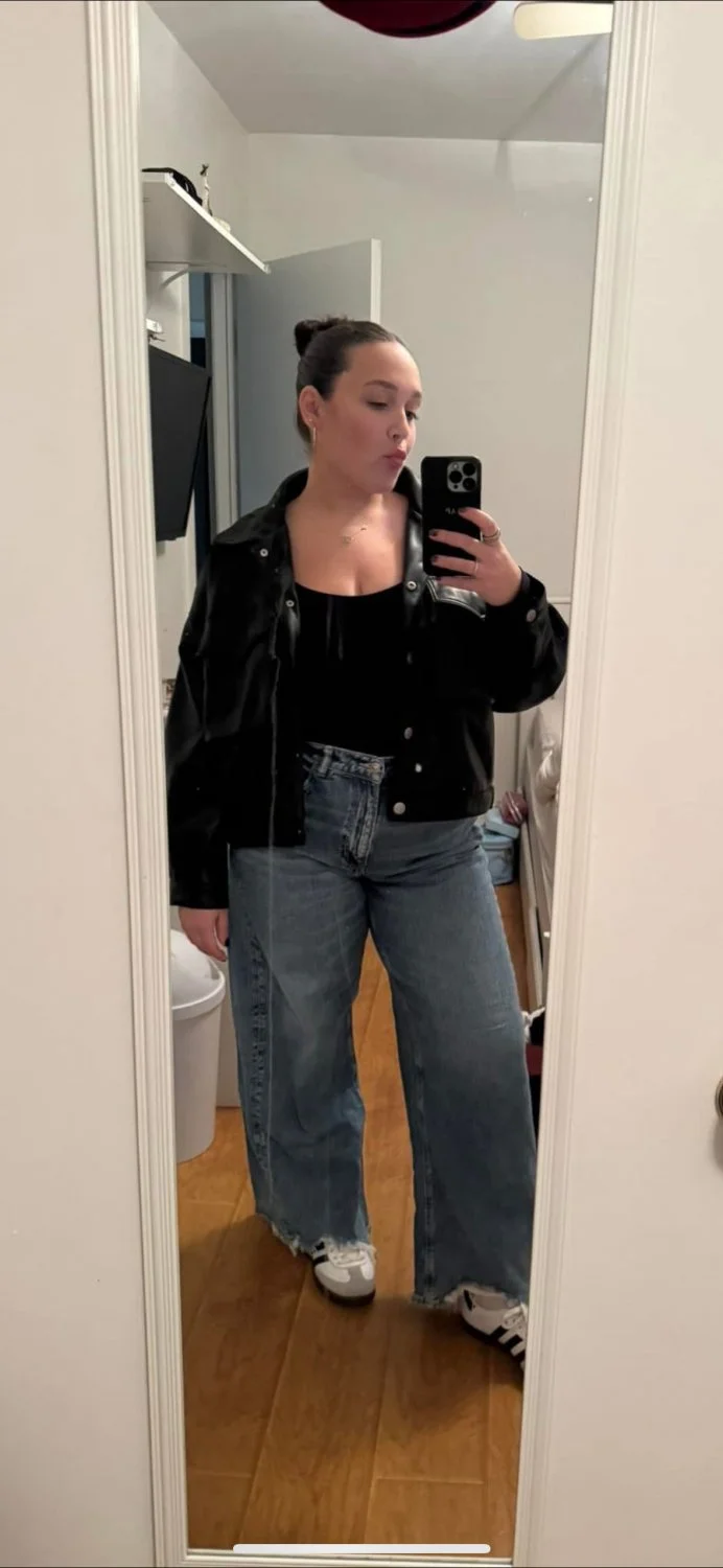 Curvy sexy Philly chick image 6