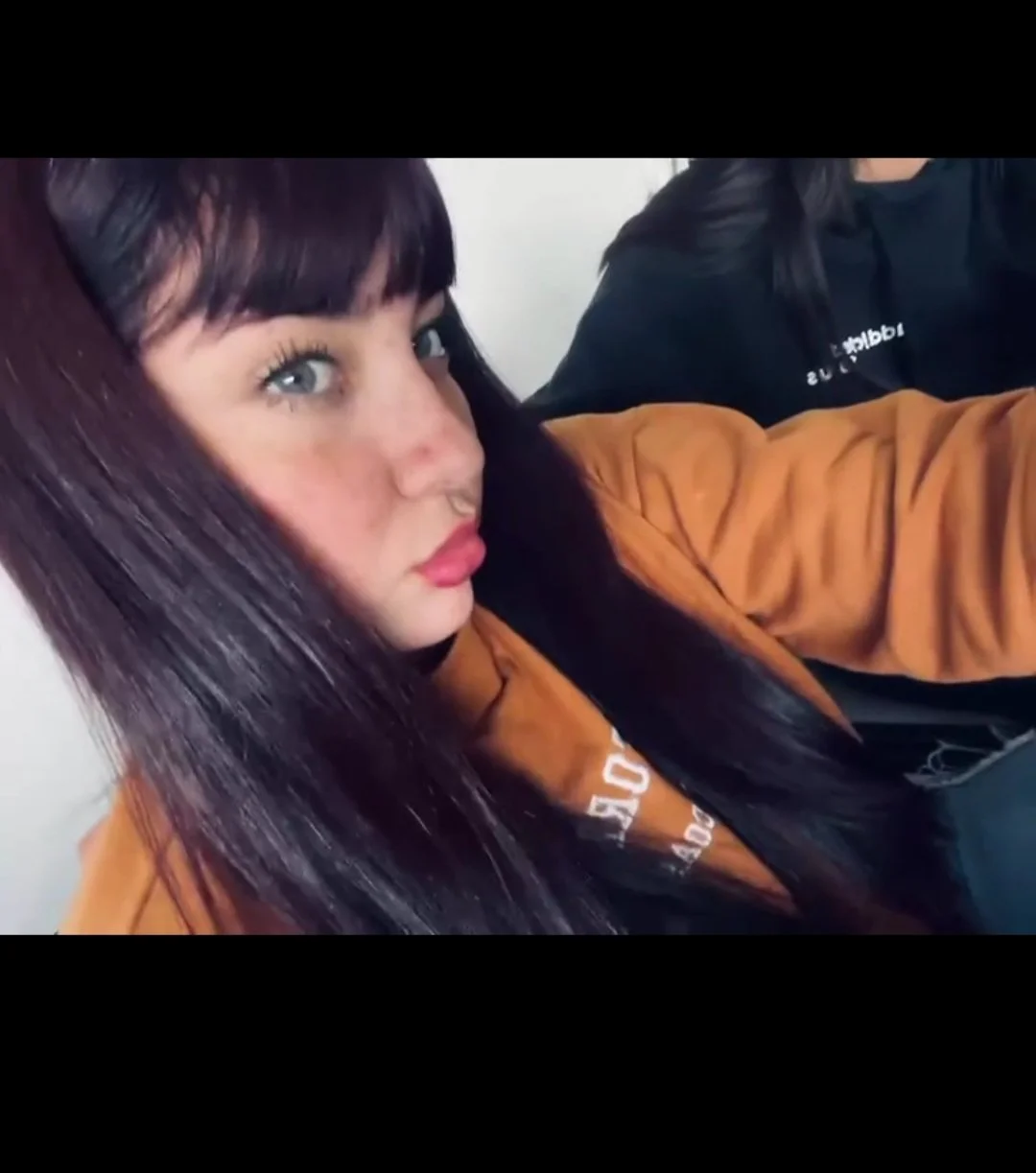Hola soy zoe me siguen en tiktok? image 2