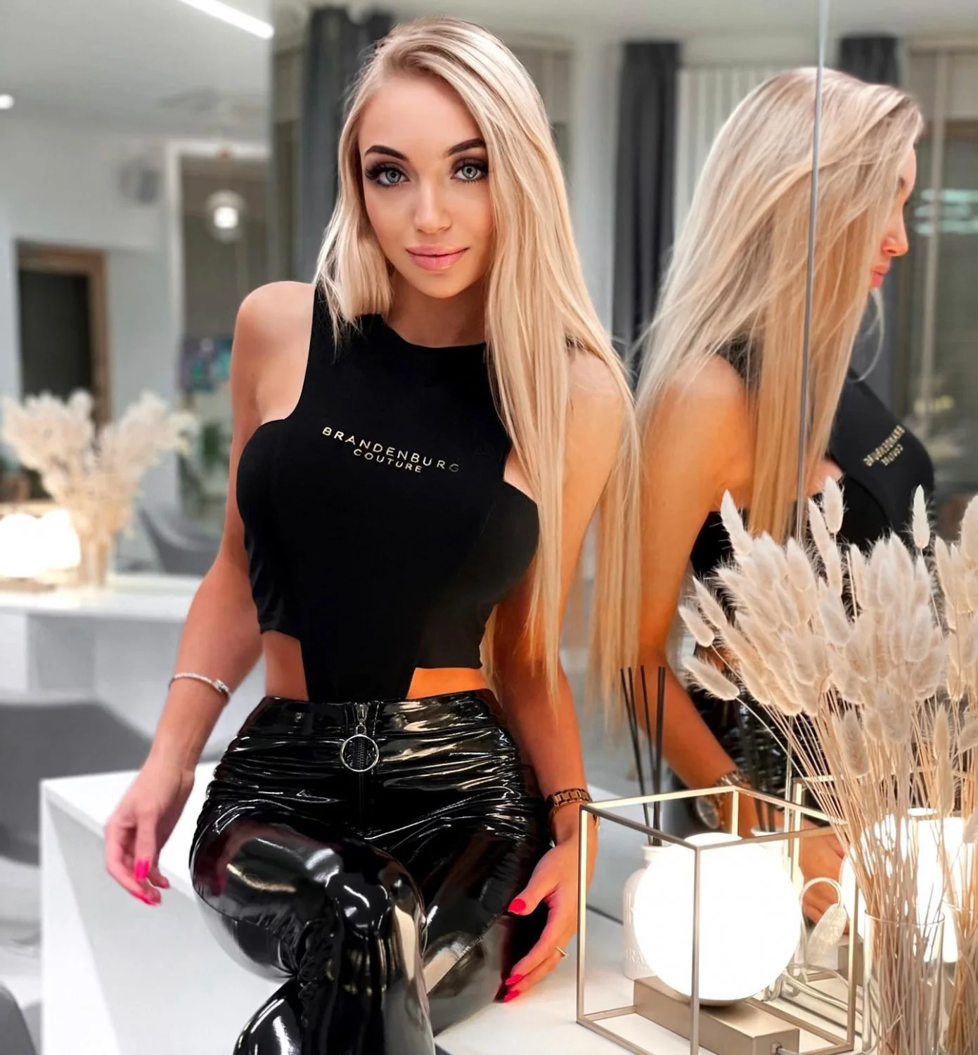 Fucking hot milf in PVC image 7