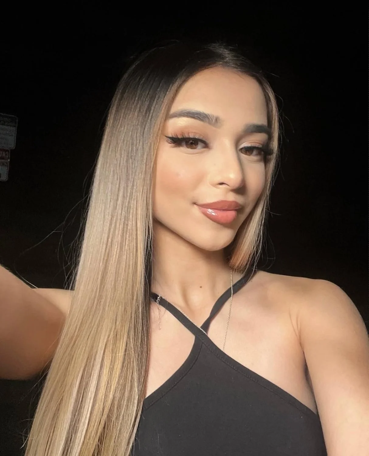 Pretty Latina image 7