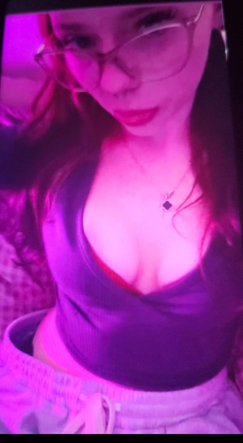 Absolute hottie Amy bell image 8