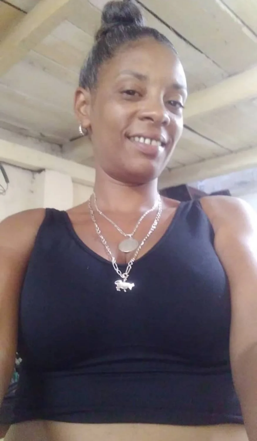 QUIEN ME LLENA DE LECHE MIS ENORMES TETAS NATURALES COMENTEN main image