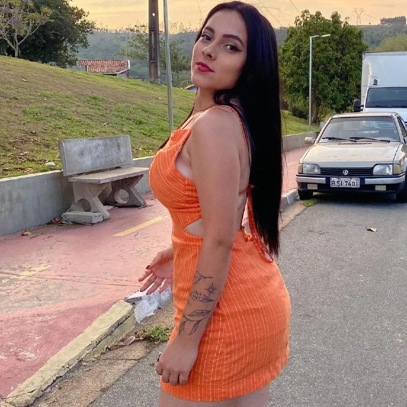 Novinha gostosa perdeu o celular e foi vazada! putinha caiu na net levando rola image 2