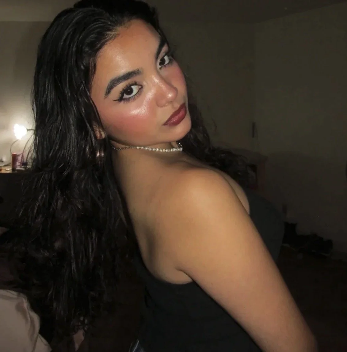 Sexy Latina mami image 2