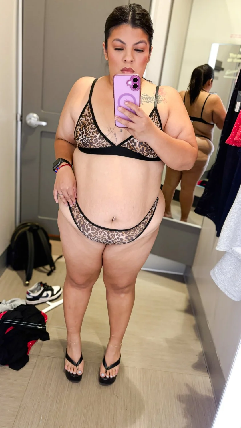 4'11 Sexy and Funsized Latina BBW Milf, loves to show off big booty main image
