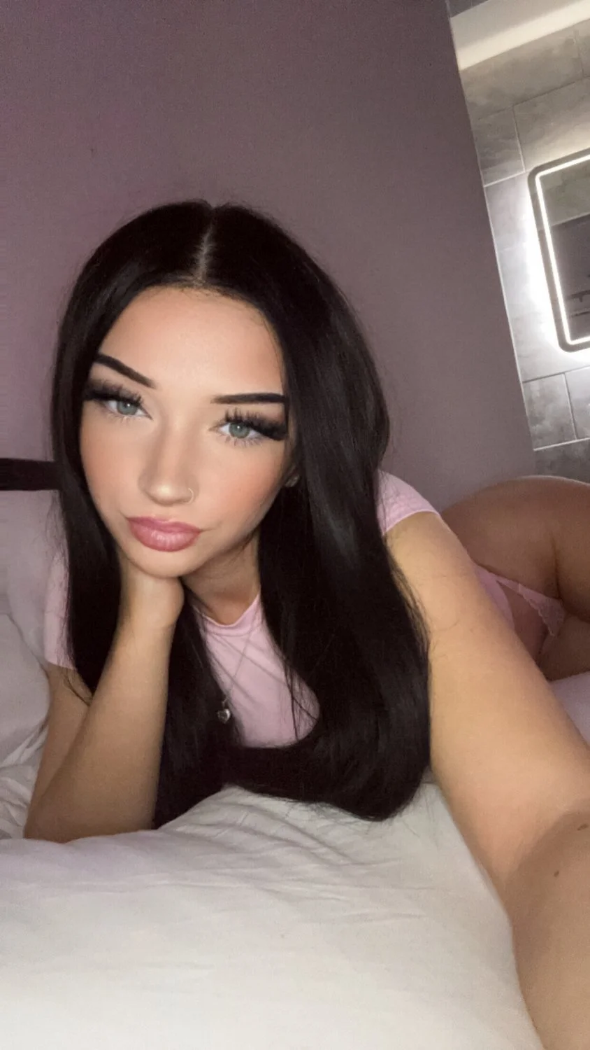 Barely legal college girl with a fat ass <3 main image