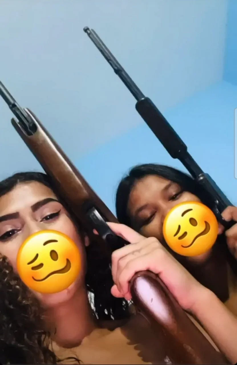 Vazou a novinha favelada dando para o bonde todo image 5