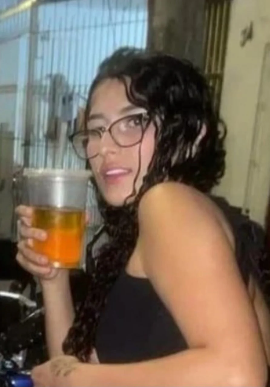Vazou a novinha favelada dando para o bonde todo image 8