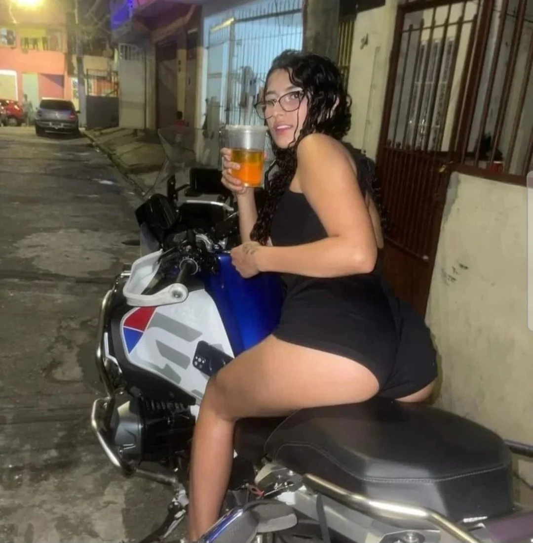 Vazou a novinha favelada dando para o bonde todo image 9